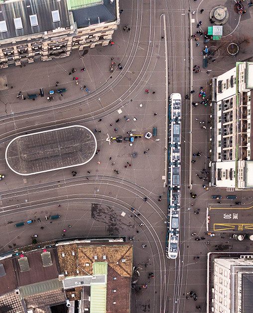 Explore how Swiss wealth managers can leverage technology to build trust and retain clients, based on findings from Avaloq's 2024 wealth insights report.
